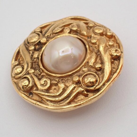 CHANEL Logo Imitation Pearl Round Button Earrings Clip-On GHW Vintage - Picture 8 of 8